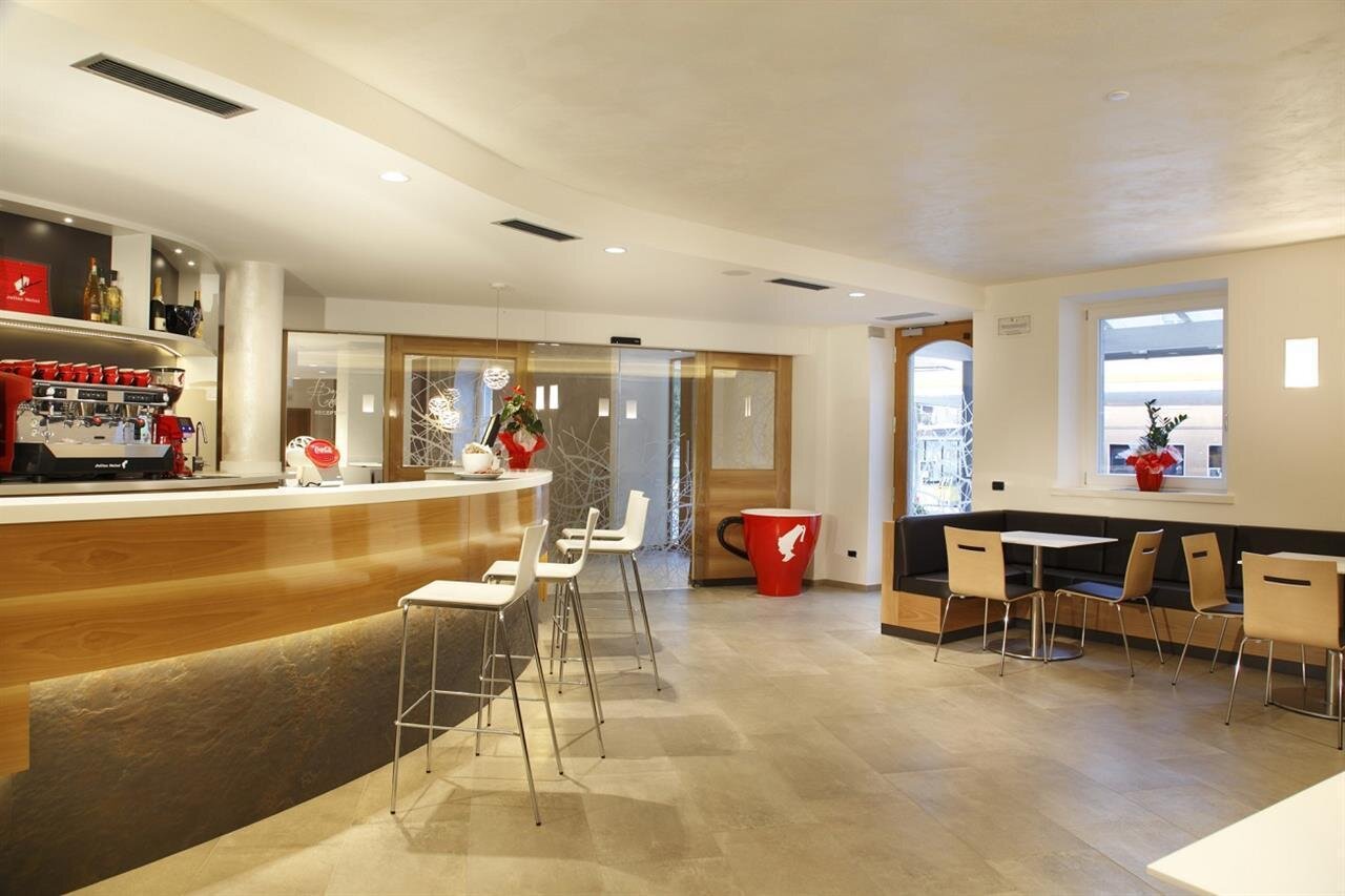 entrata area bar 