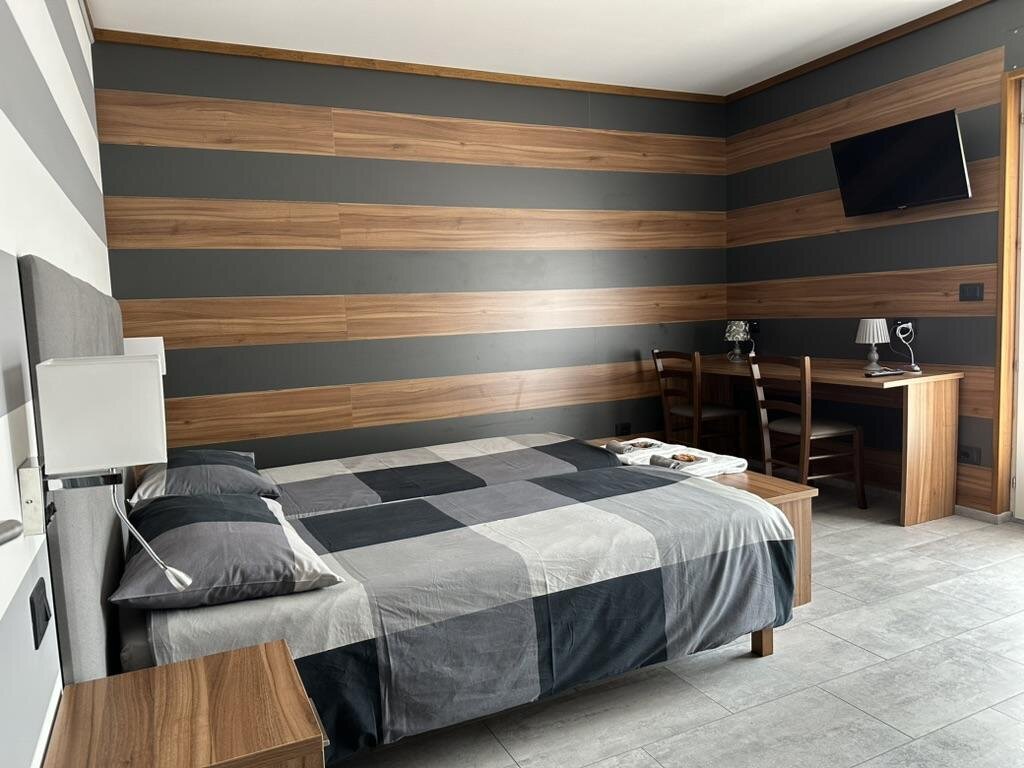 DOUBLE ROOM SOUTH