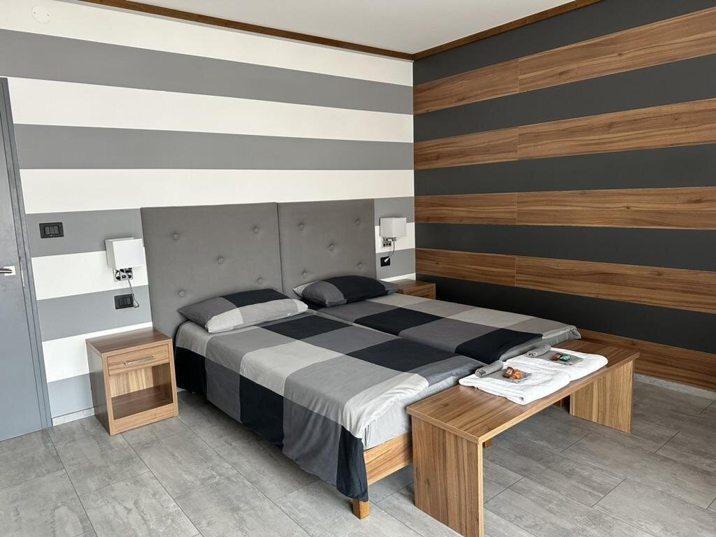 DOUBLE ROOM SOUTH