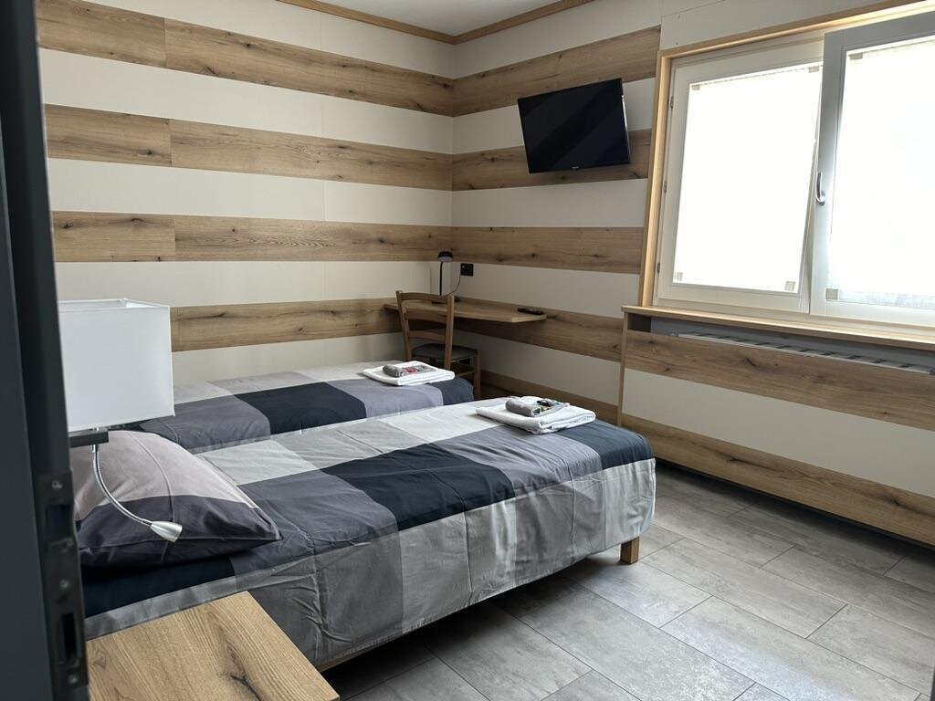 DOUBLE ROOM EAST