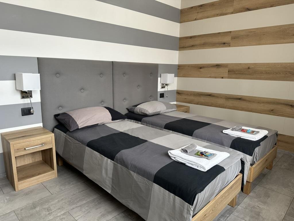 DOUBLE ROOM EST