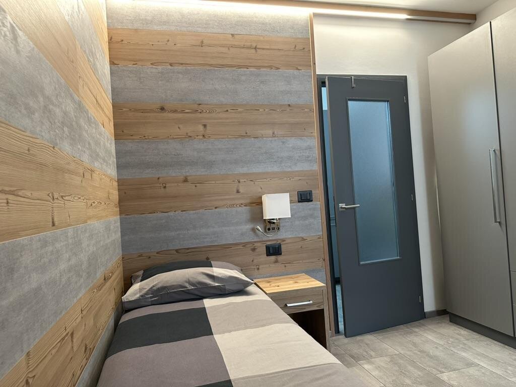 SINGLE ROOM NORTH
