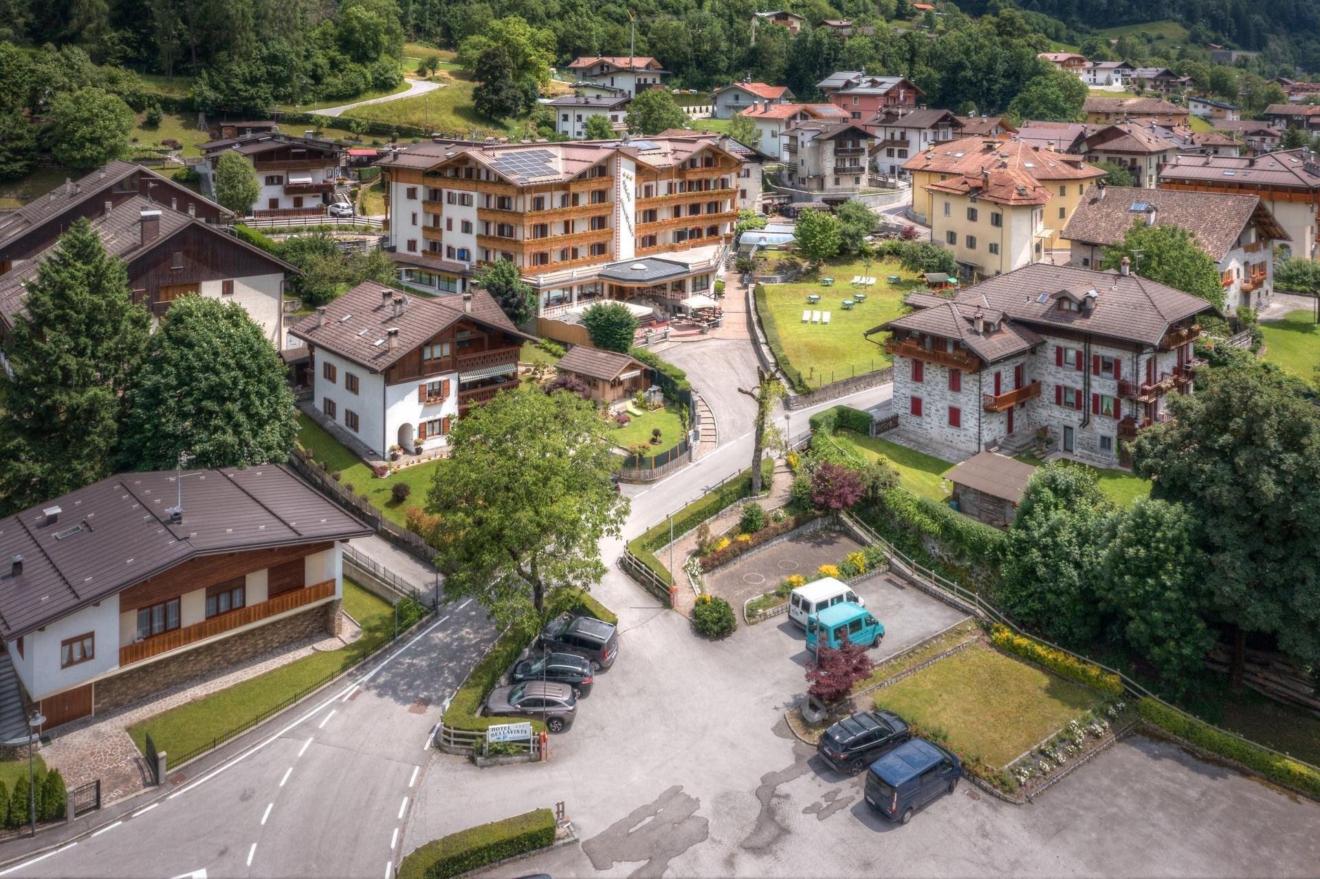 Parcheggio ed esterno