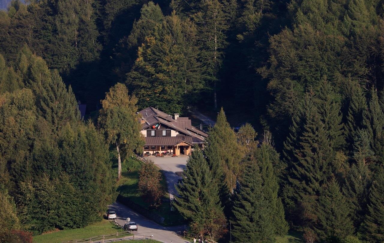 esterno dall'alto lupi di toscana