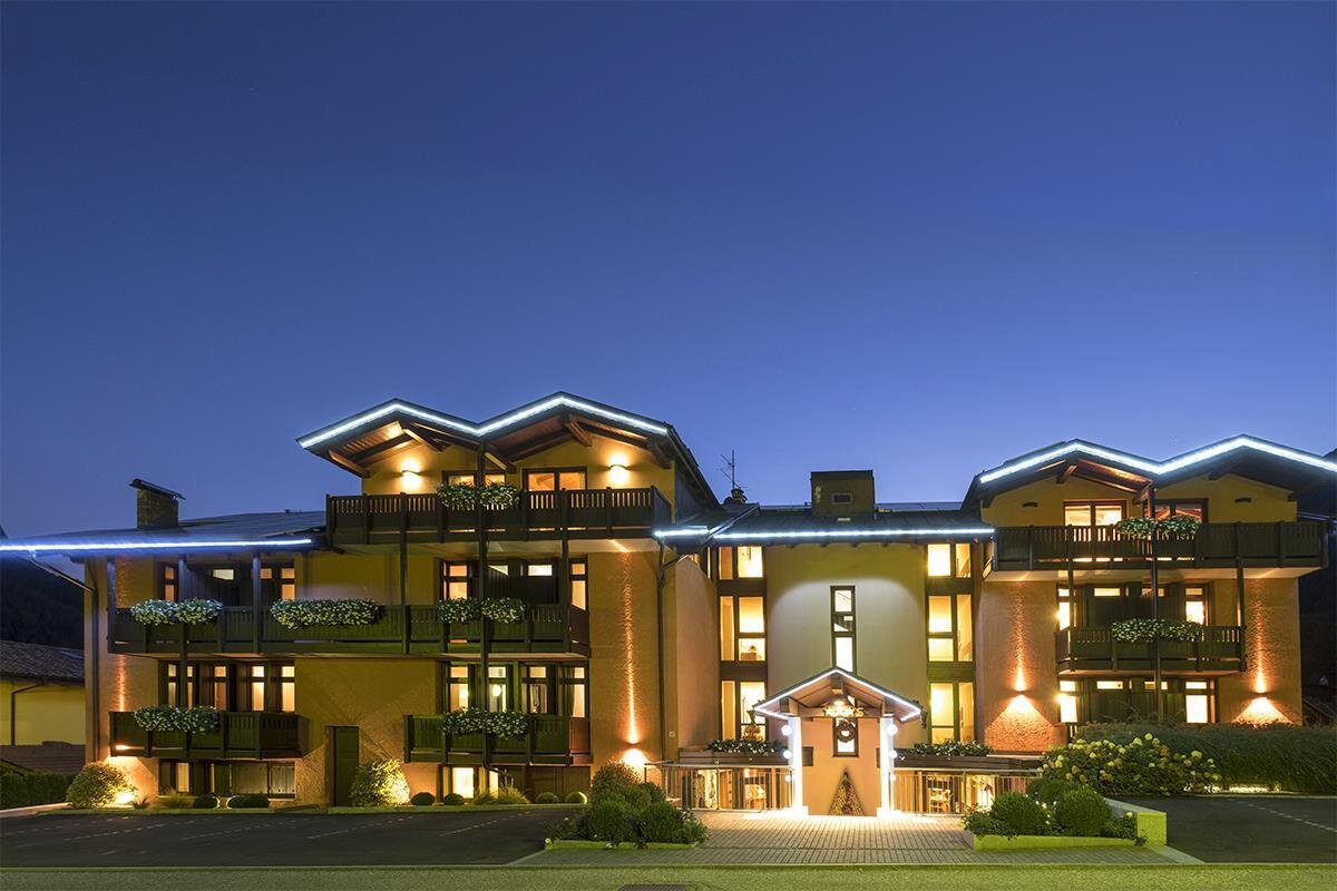 HOLIDAY MOUNTAIN BOUTIQUE HOTEL