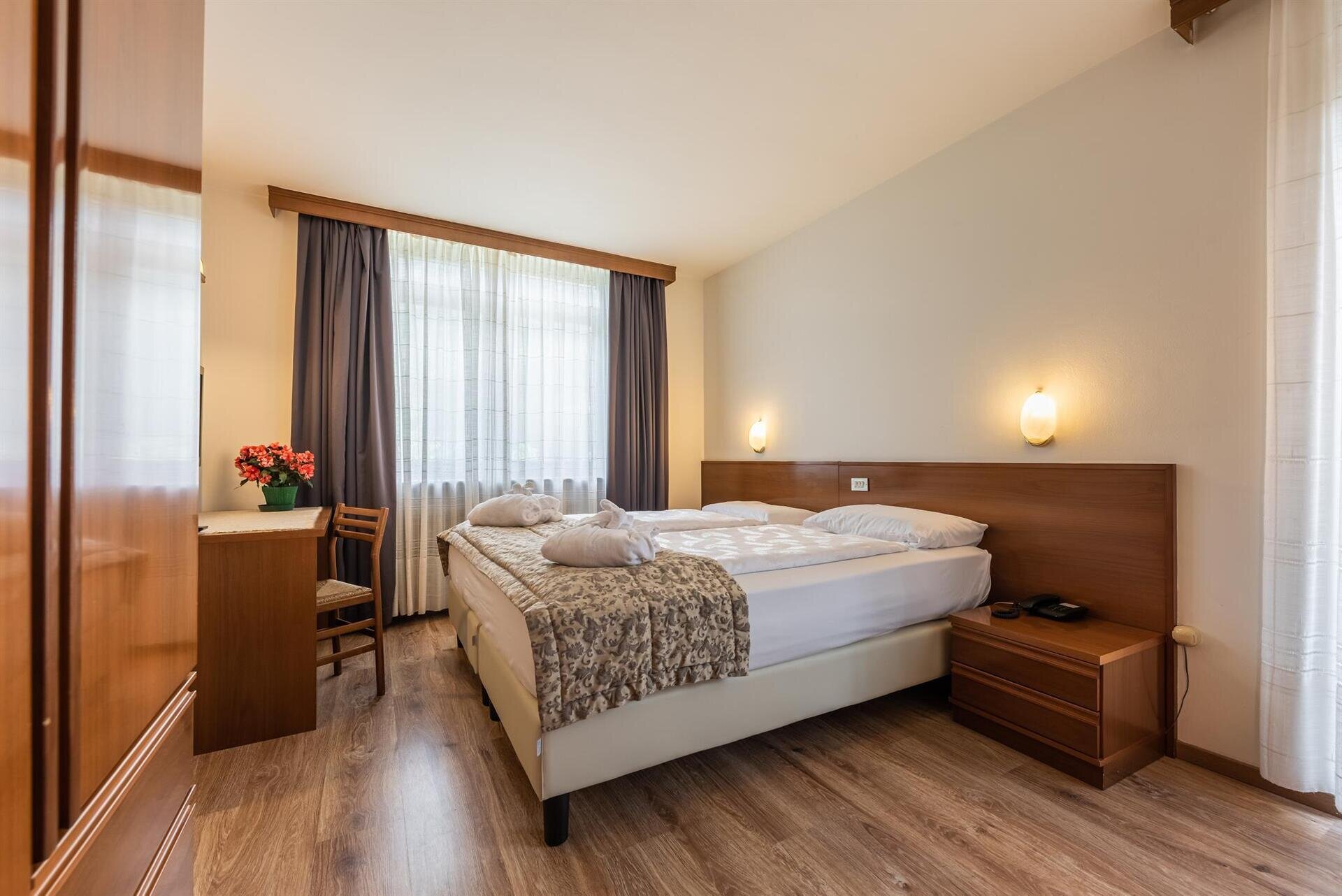 CAMERE (40)