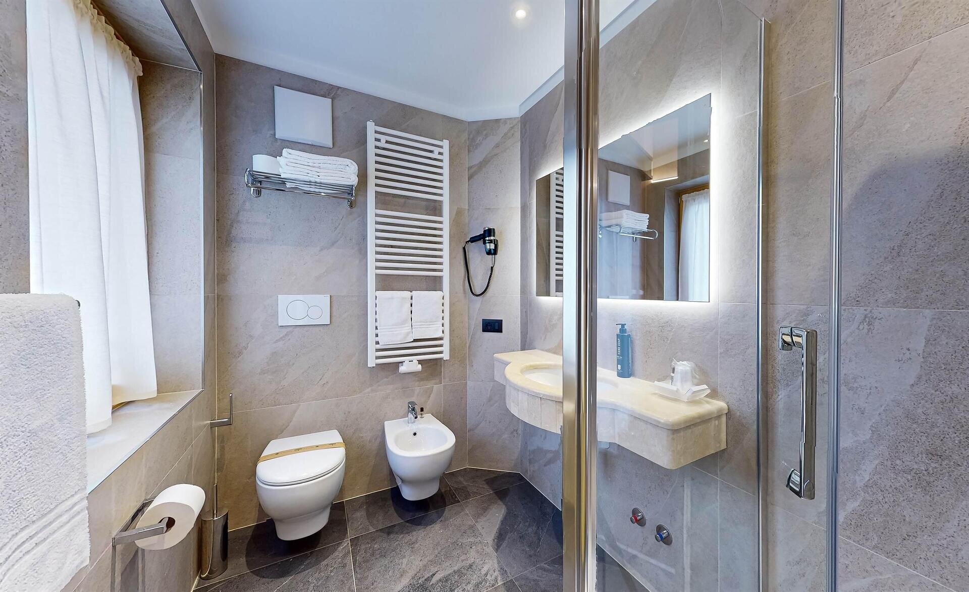 Alpine Suite Pink Bagno