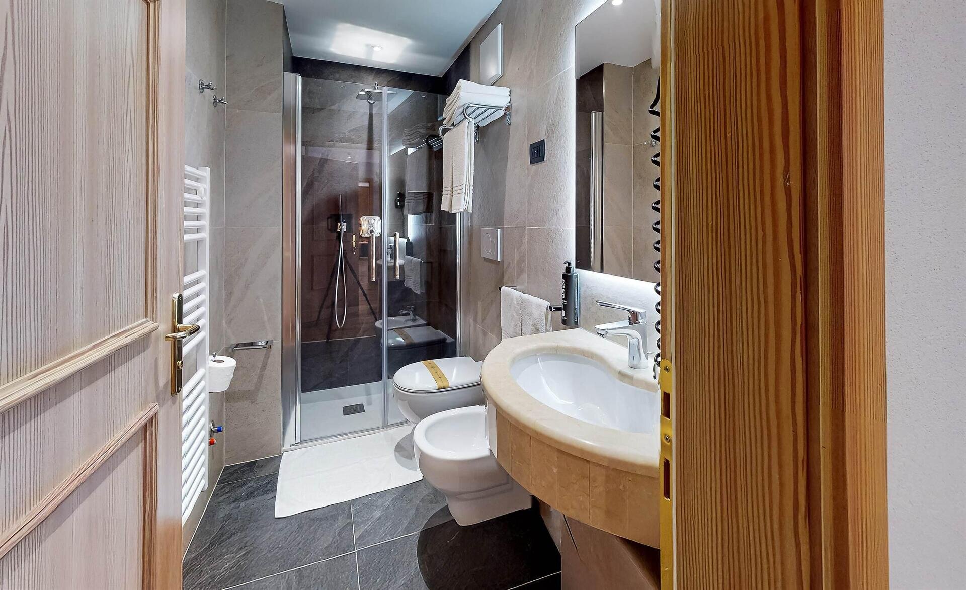Alpine Suite Blu bagno