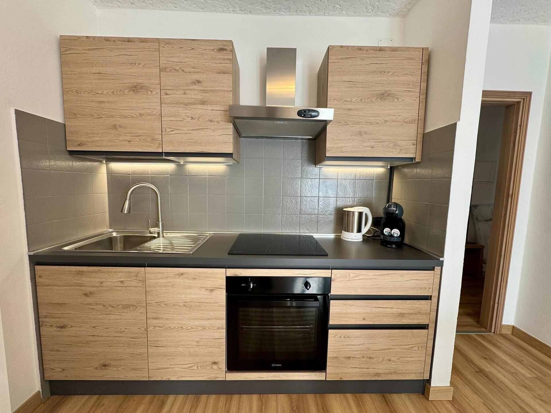 06965BB9-15AA-4F0F-9AC5-3303597D31FD