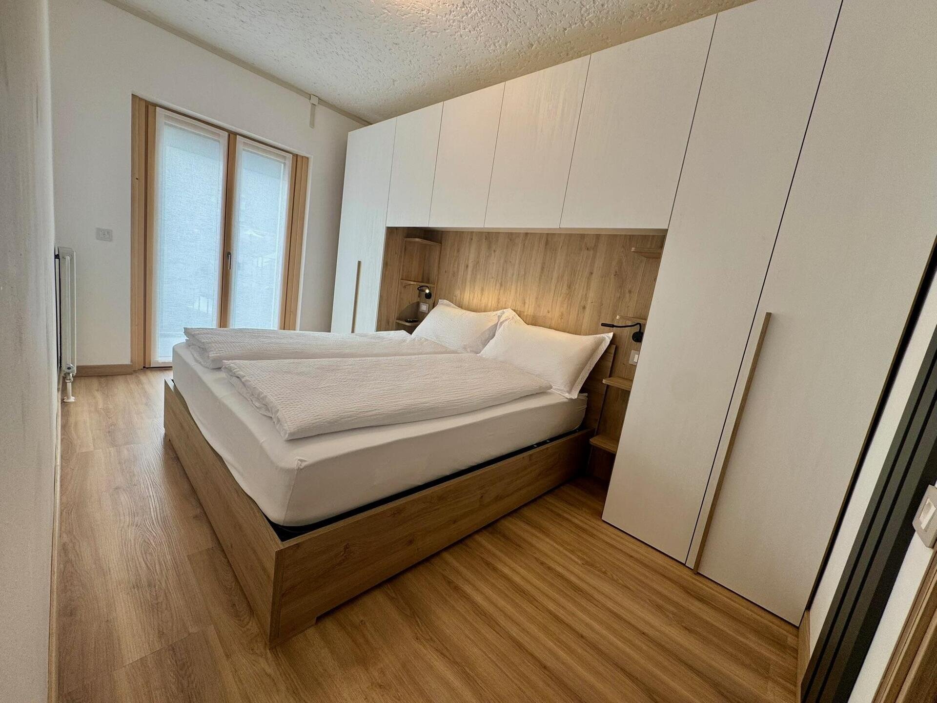 A0EB72B4-CCD6-4AC5-B0B7-E2DE1F3DCD2A