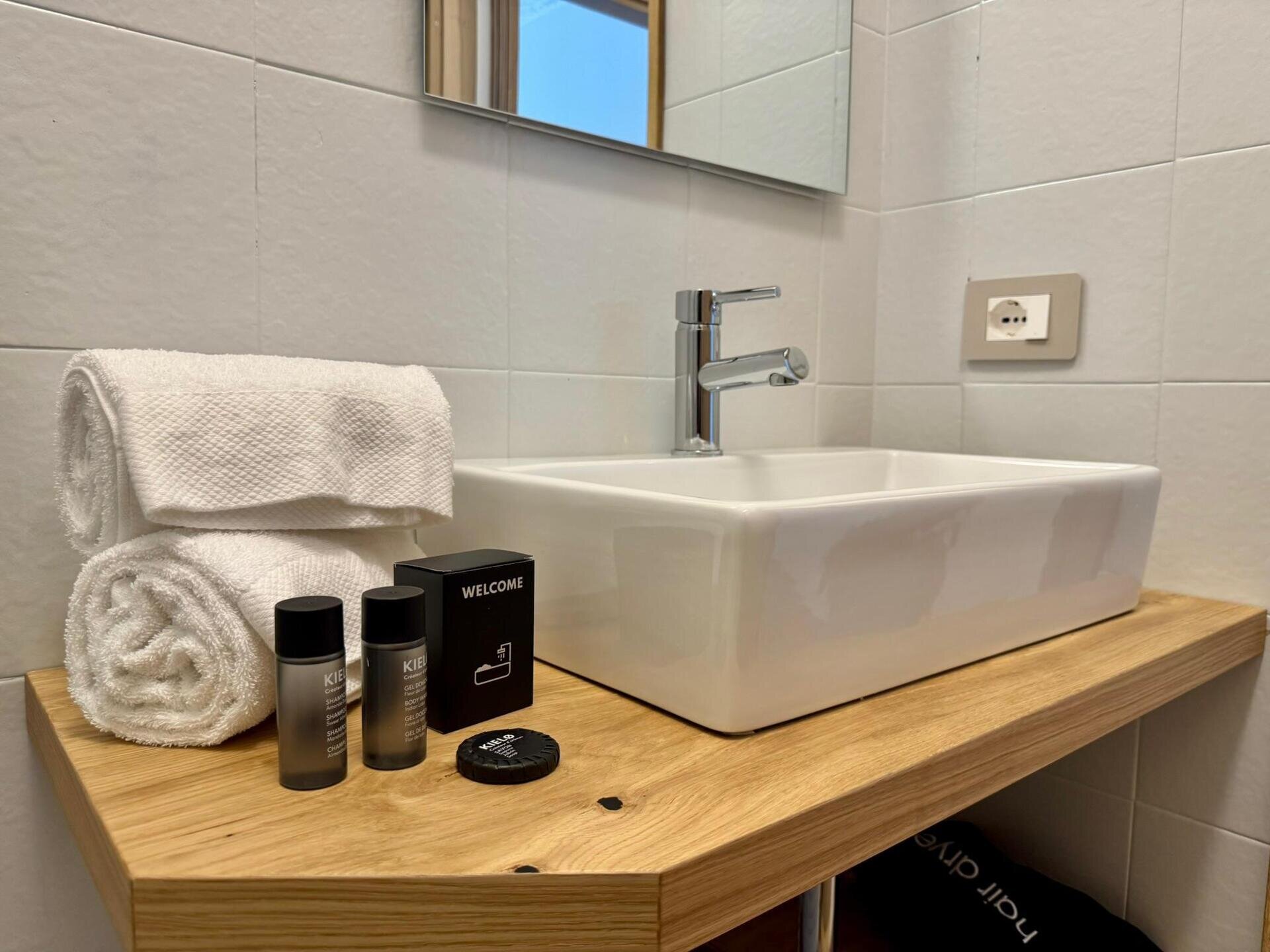 09B35539-7656-4E30-BA1D-9986D7177D48