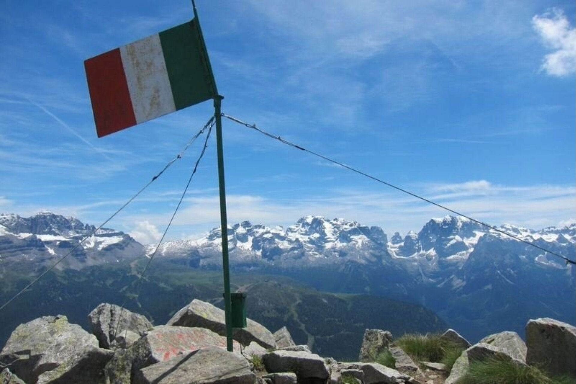 Zeledria Peak