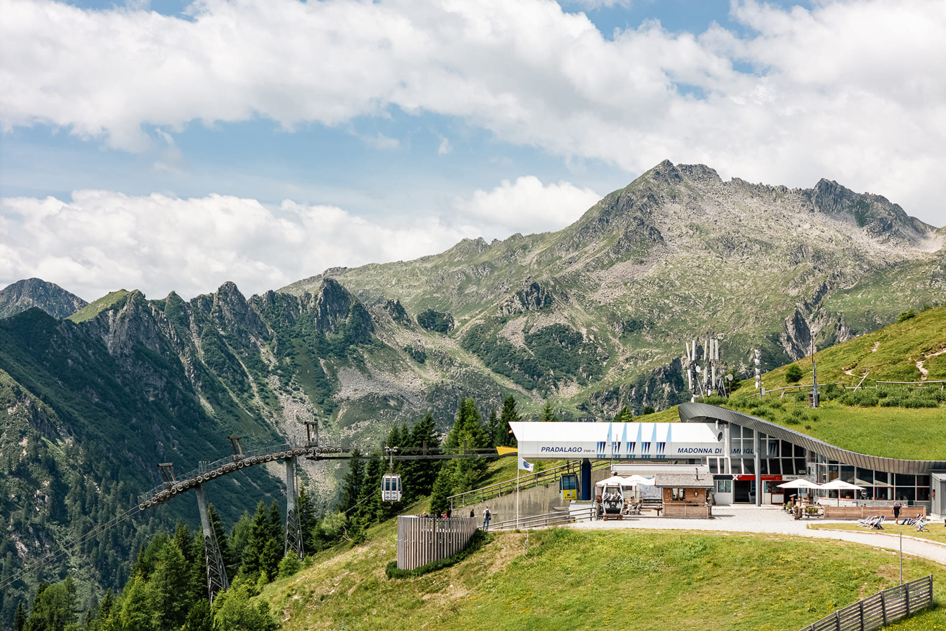 Café-Restaurant Pradalago 2100